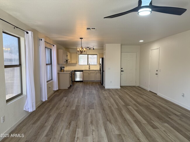 Building Photo - 2358 E Peach Tree Dr