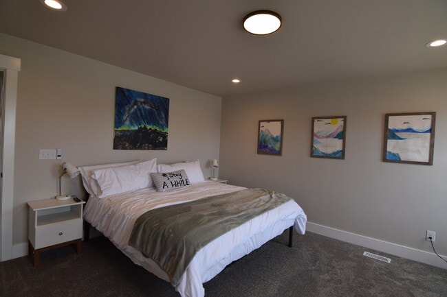 Building Photo - 2929 Sunburst Dr