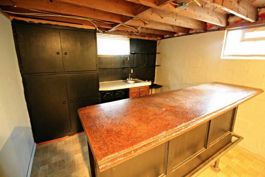 Basement wet bar - 3449 Beulah Rd
