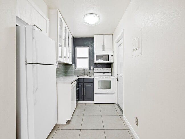 Building Photo - 2238 Monroe St