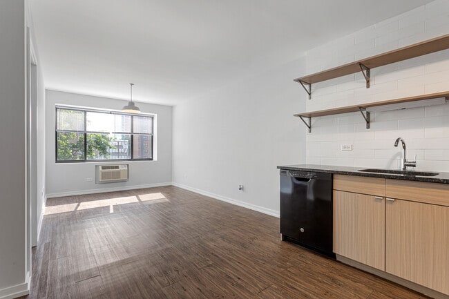 Building Photo - 6134 N Kenmore Ave