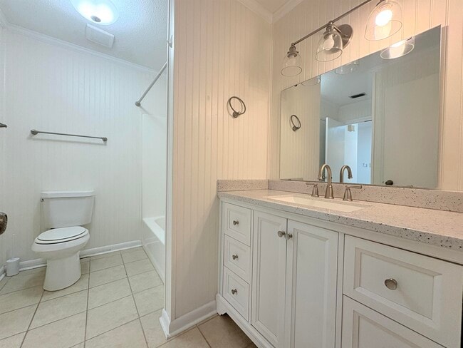 Building Photo - 164 SE Villas Ct