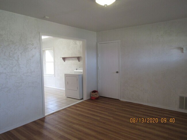 Building Photo - Located walking distance to Cameron University and Comanche Hospital !!