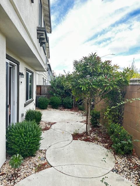 Building Photo - 2056 Parsons Dr