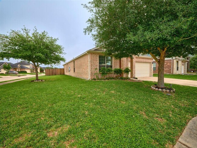 Building Photo - 1426 S Maple Dr