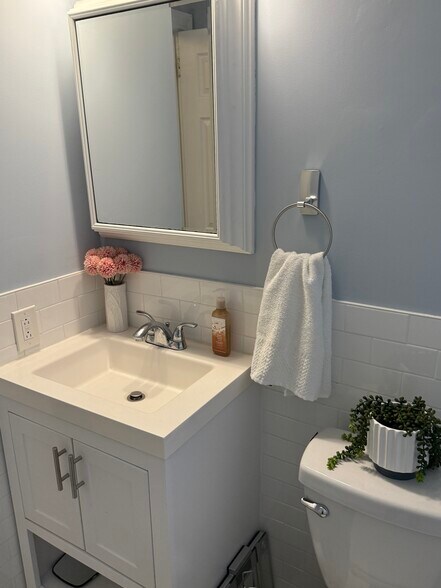 Bathroom - 15 Macon St