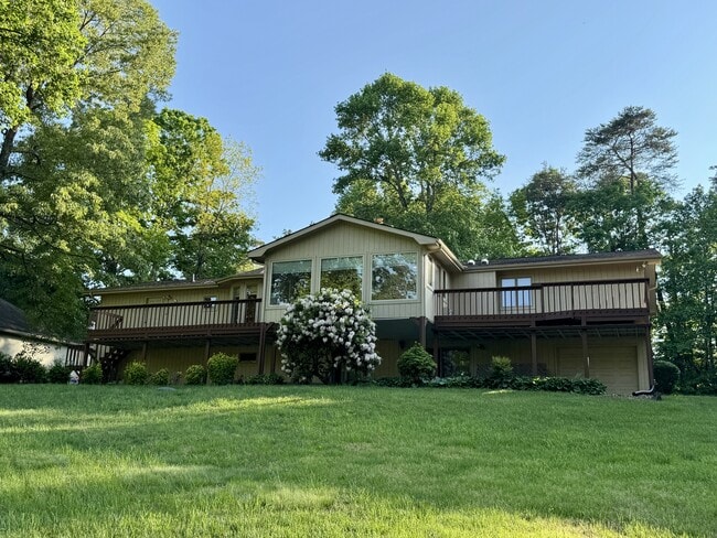 Building Photo - 212 Talah Ln