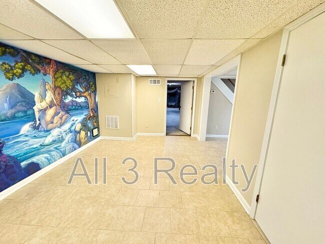 Building Photo - 435 Sherwood Rd