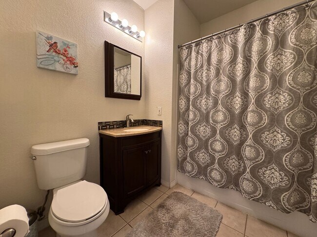 Building Photo - Fully Furnished 2-Bed, 2-Bath Condo with W...