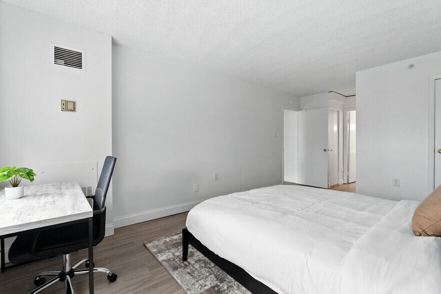 Building Photo - 1711 Bellevue Ave