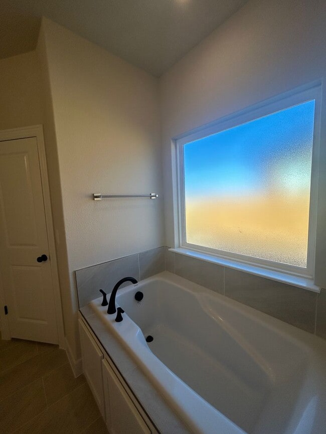 Building Photo - Beautiful Modern Home in Pea Ridge!