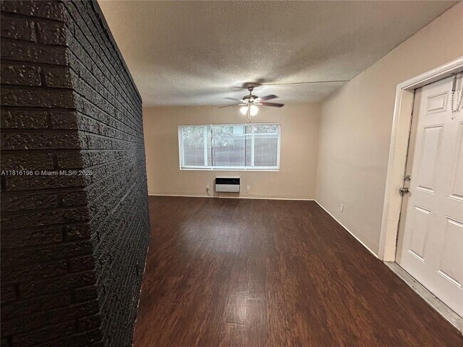 Building Photo - 3049 NW 9th Ave