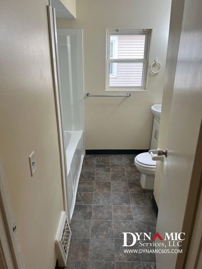 Building Photo - 3 Bedroom, 1 Bathroom House By Augustana &...