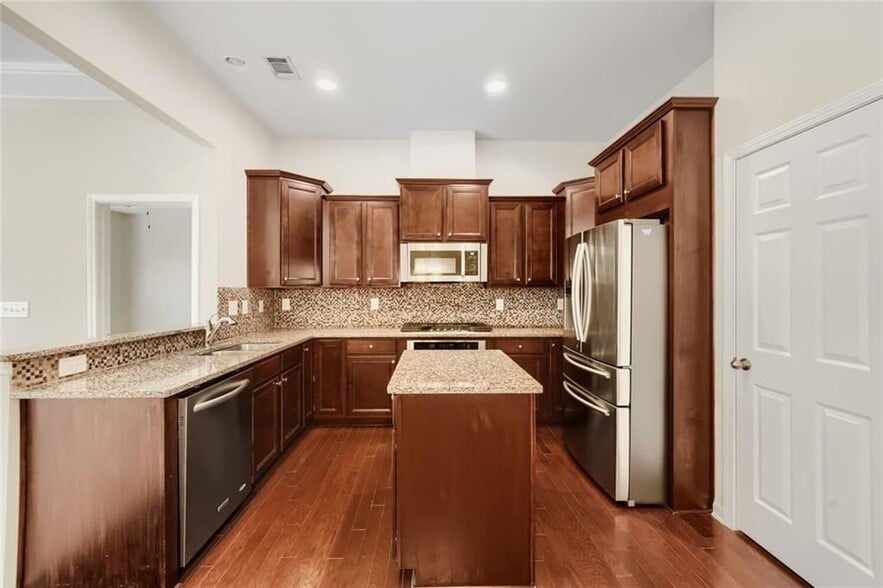 Building Photo - 2444 Norwood Dr SE
