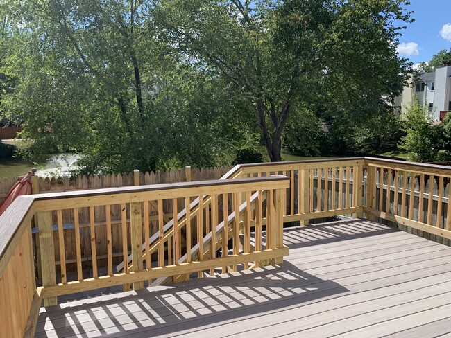 Building Photo - 7120 Lake Cove Dr