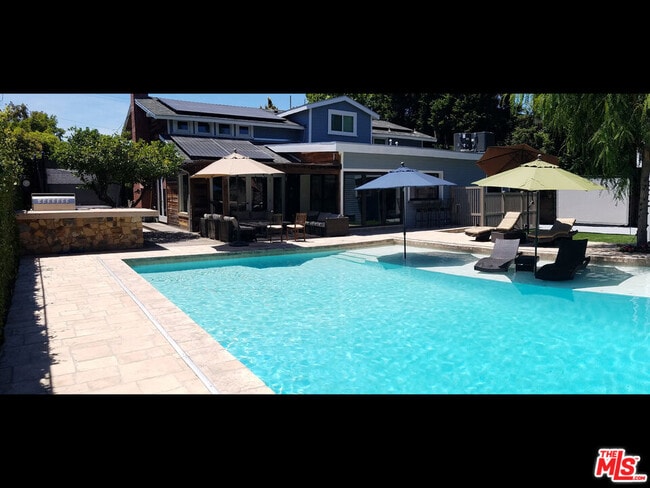 Building Photo - 4744 Haskell Ave