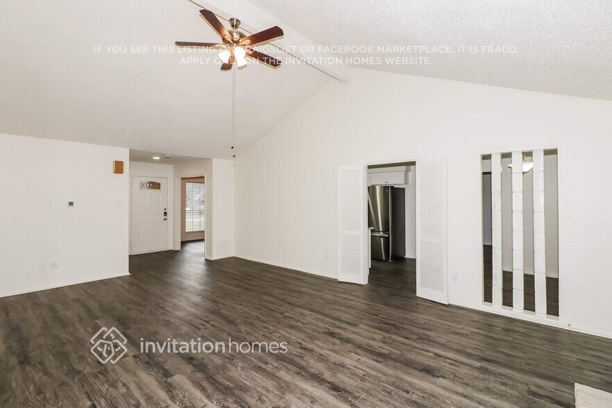 Building Photo - 5802 Longforest Dr