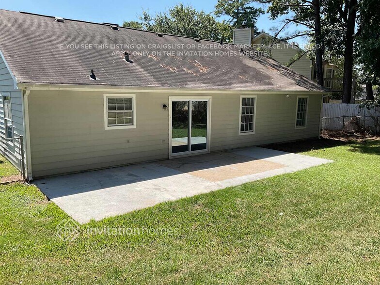 Building Photo - 5252 Station Cir