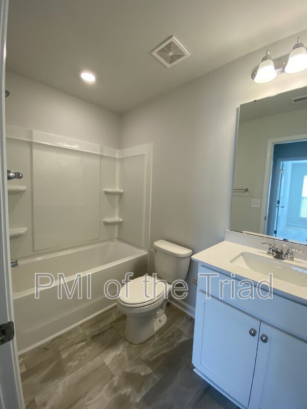 Building Photo - 3005 Mackay Pointe Ln