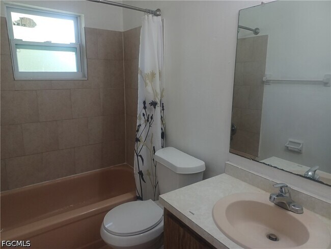 Building Photo - 4808 Lucaya Dr