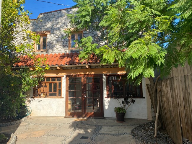Front of Guesthouse - 530 N Stanley Ave