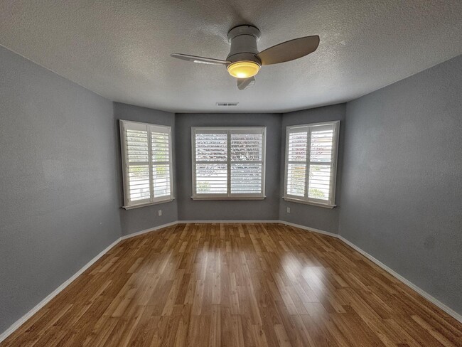 Building Photo - 8608 Quail Creek Ct NE