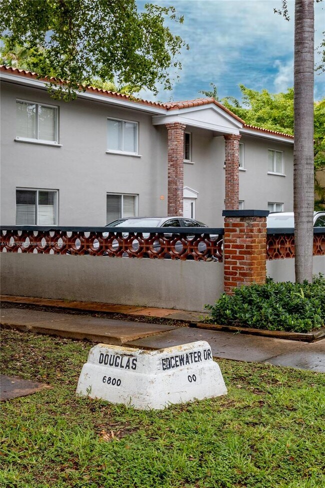 Building Photo - 1 Edgewater Dr