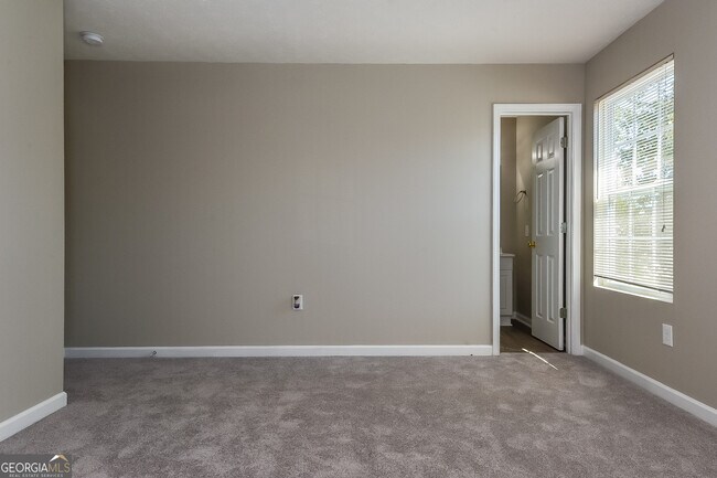 Building Photo - 245 Coral Cir