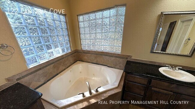 Building Photo - 122 Lantana Cove