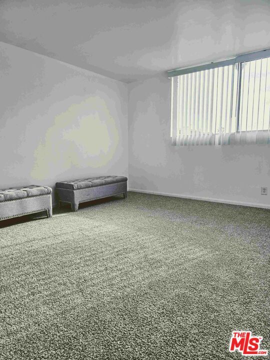 Building Photo - 100 S Doheny Dr
