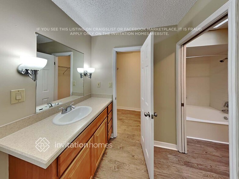 Building Photo - 1535 Lake Marion Dr