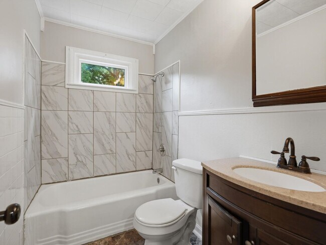 Building Photo - Quaint 3 bed 1 bath home in charming Decatur!