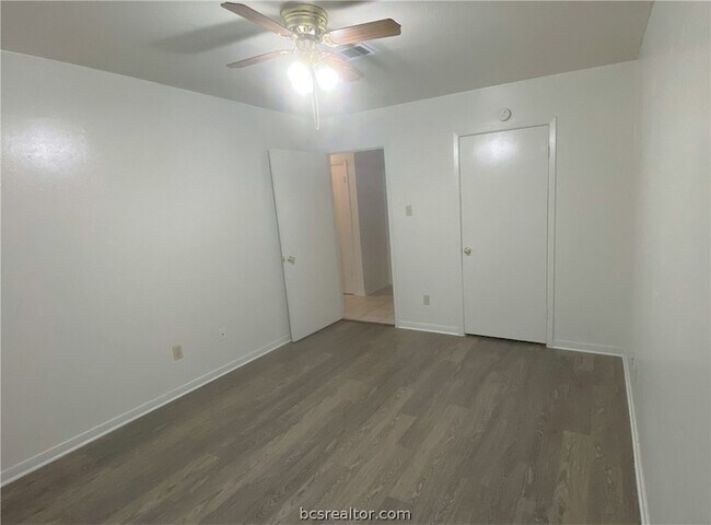 Building Photo - 701 San Saba Dr