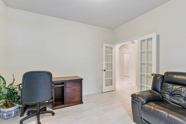 Building Photo - 16911 Savannah Park Dr