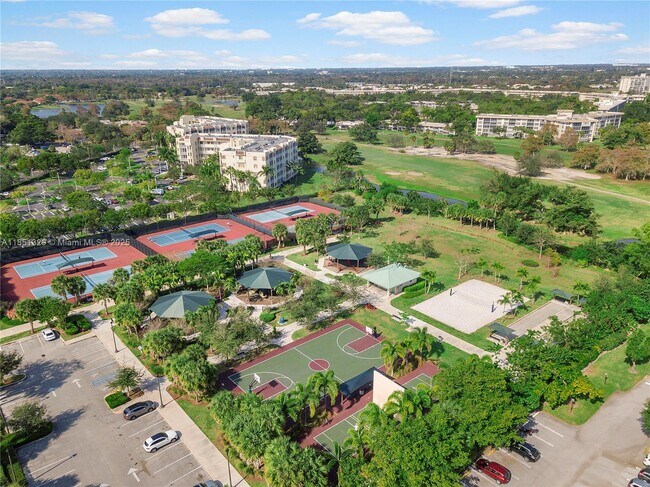 Building Photo - 3351 S Palm Aire Dr