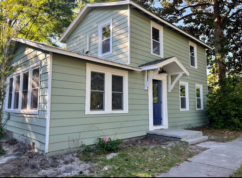 Building Photo - 1112 Floral Pky