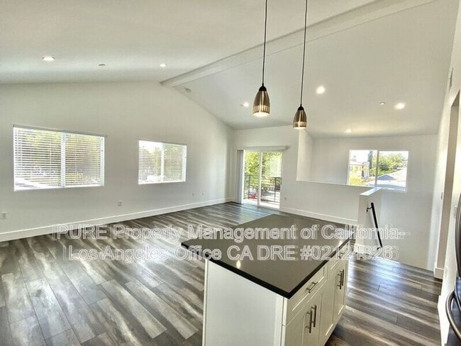 Building Photo - 6732 1/2 Irvine Avenue