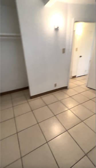 Building Photo - 929 S Thorne Ave