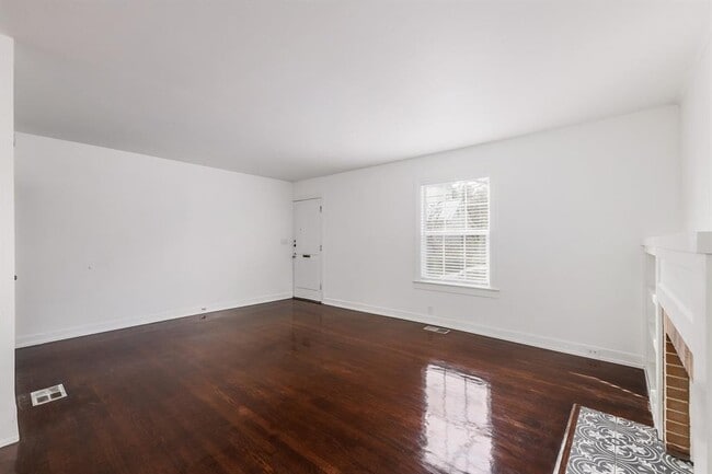 Building Photo - 804 W 31st St