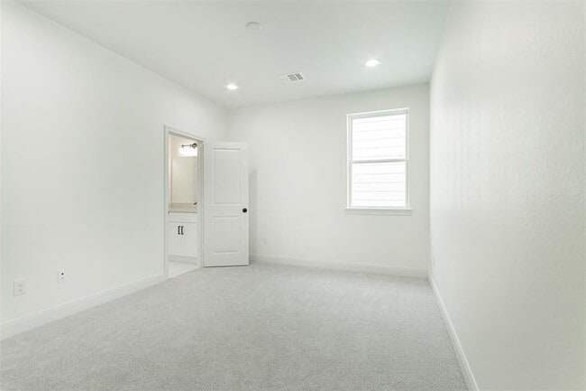 Building Photo - 4006 Bennington St