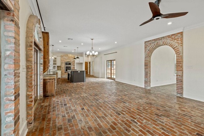 Building Photo - 4329 Edgewater Dr