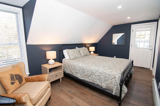 Building Photo - 4 Van Buren St