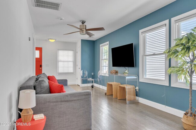 Building Photo - 1822 Parkway