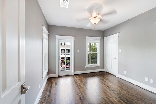 Building Photo - 6 Red Harper Dr