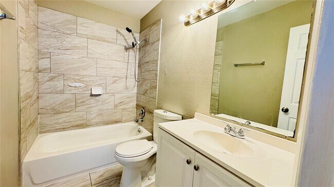 Building Photo - 4016 Woodfern Dr