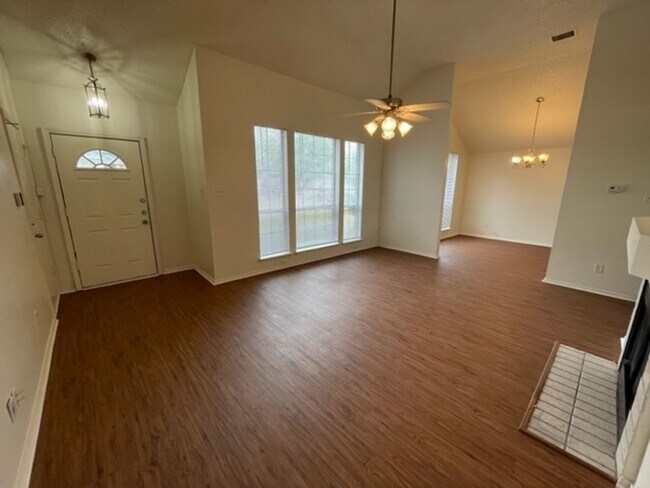 Building Photo - Beautiful 2 Story Updated Home in Grand Prairie