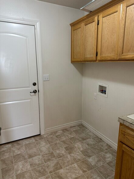 Building Photo - 1836 Hondeleau Ln