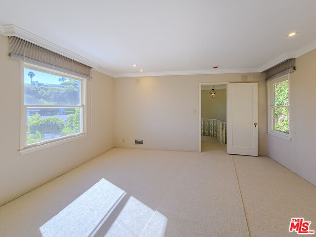 Building Photo - 8967 St Ives Dr