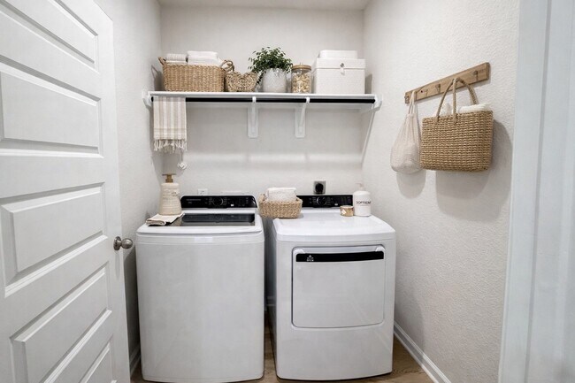 Building Photo - 9749 Grace Rdg Dr