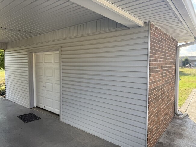 Building Photo - 412 Winwood Dr